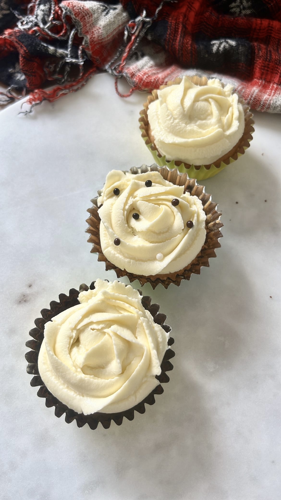 Cupcakes with simple flower-shape cream piped on top